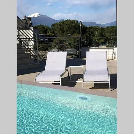 *Central Lakeside Apt*Swimming Pool & Free Parking Peschiera del Garda Exterior photo
