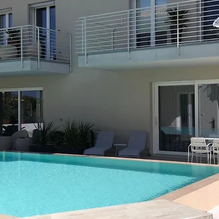 *Central Lakeside Apt*Swimming Pool & Free Parking Peschiera del Garda Exterior photo