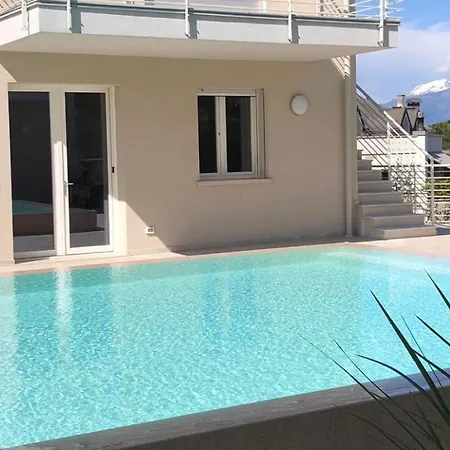 *Central Lakeside Apt*Swimming Pool & Free Parking Peschiera del Garda Exterior photo