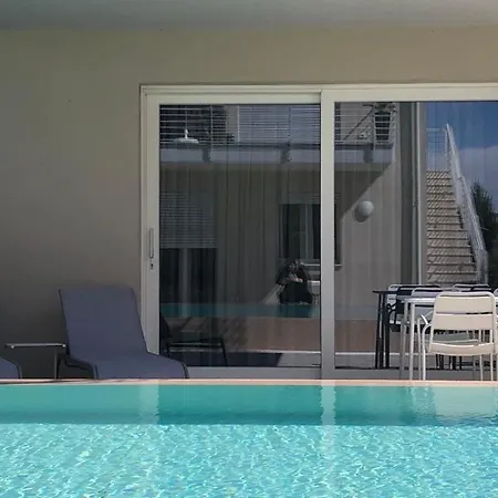 *Central Lakeside Apt*Swimming Pool & Free Parking Peschiera del Garda Exterior photo