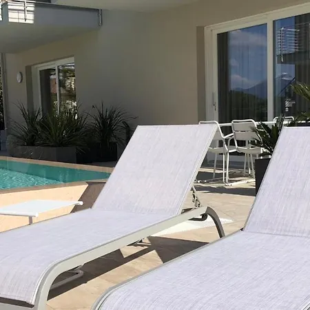 *Central Lakeside Apt*Swimming Pool & Free Parking Peschiera del Garda Exterior photo