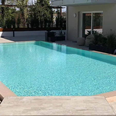 *Central Lakeside Apt*Swimming Pool & Free Parking Peschiera del Garda Exterior photo