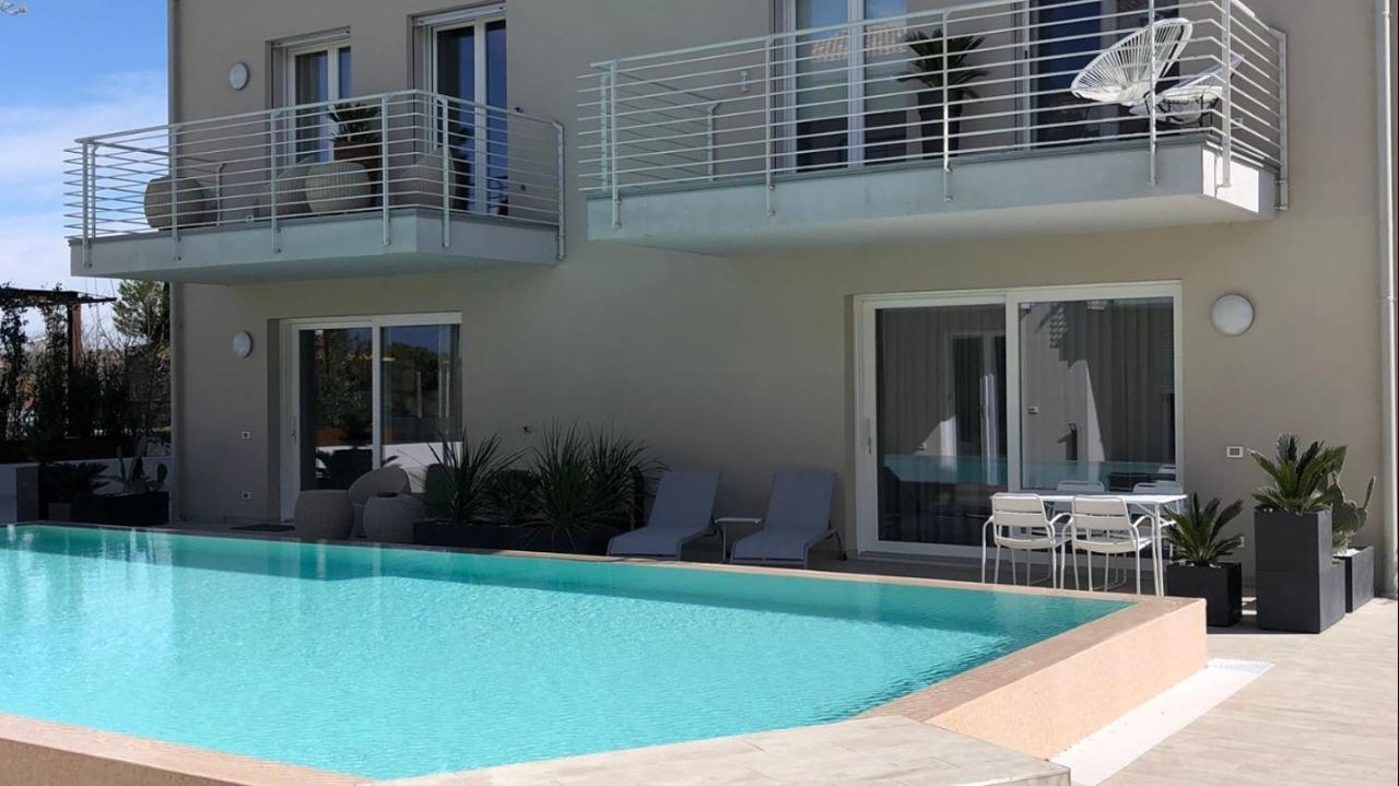 Apartment *central Lakeside Apt*swimming Pool & Free Parking Peschiera del Garda